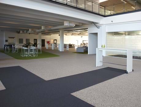 afpasset Fraster tæppe grøn på kontor